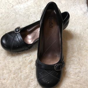 Size 7.5 Black Mudd Shoes